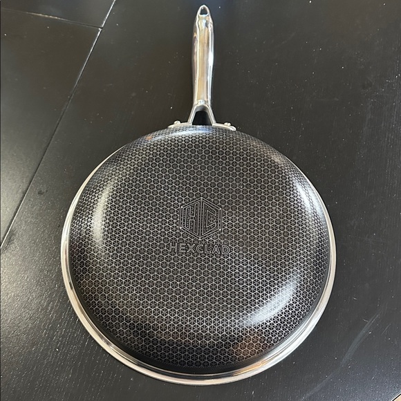 HEXCLAD Silver Non-Stick Frying Pan - Picture 2 of 8